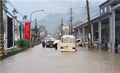ไต้ฝุ่นโพดุลทำให้ 280,000 ครัวเรือนในไต้หวันไฟดับ ตอนนี้ยังรอการซ่อมแซมอีก 63,000 ครัวเรือน มีรายงานผู้สูญหาย 1 ราย บาดเจ็บ 112 ราย เกิดภัยพิบัติทั่วไป 741 กรณี