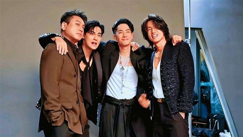 การจัดคอนเสิร์ตของวงในตำนานอย่าง F4 อาจต้องพับแผนเพราะหนุ่มเคน (ซ้ายสุด) ดันปากไวไปนีส? (ภาพจาก B'in Music)