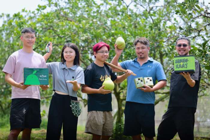 เกษตรกรรุ่นใหม่แห่งตำบลหมาโต้ว พลิกวิกฤติ “ส้มโอหล่น” ให้กลายเป็นโอกาส สร้างนวัตกรรมสินค้าหลากหลาย(photo:newsmarket)