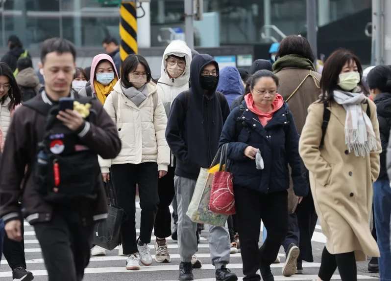 จันทร์นี้เป็นต้นไป ช่วงกลางวันอุ่นขึ้น วันพุธ เช้าและค่ำแตะ12-13 °C  วันศุกร์ลุ้น อาจมีพายุไต้ฝุ่นก่อตัว