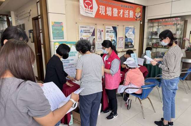 เคาน์เตอร์บริการจัดหางาน(ภาพ:สำนักงานพัฒนาแรงงานเขตหยุนเจียหนาน)