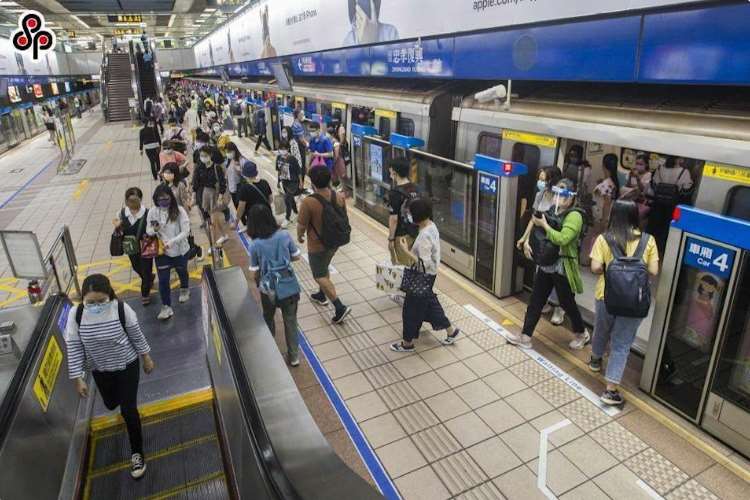 ช่วงเลี้ยงฉลองตรุษจีน MRT ไทเปเตือน เมาแล้วอาเจียน นอนบนพื้น ขับถ่ายไม่เป็นที่ เสี่ยงถูกปรับสูงสุด 7,500 เหรียญไต้หวัน(ภาพ:chinatimes)