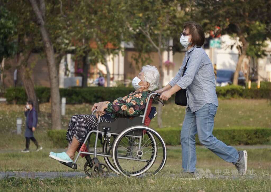 ไต้หวันเข้าสู่สังคมผู้สูงอายุระดับสุดยอด กรุงไทเปมีสัดส่วนประชากรอายุ 65 ปีขึ้นไปมากที่สุด คิดเป็น 24.18% (ภาพจาก CNA)
