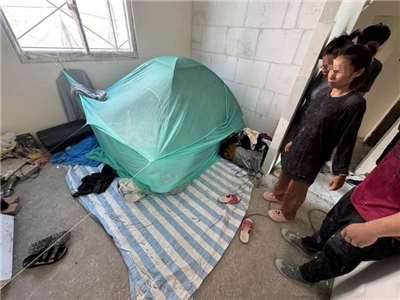 จับ รง.ไทยอยู่ไต้หวันเกินกำหนด กางเต็นท์นอนในไซต์งานก่อสร้าง ( ภาพจาก CNA)
