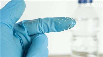 งานวิจัยล่าสุดพบว่า คนหนุ่มสาวมีไมโครพลาสติกในอุจจาระวันละ 8,000 อนุภาค(photo:health.tvbs)