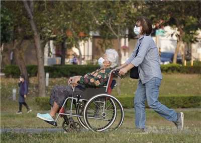 ไต้หวันเข้าสู่สังคมผู้สูงอายุระดับสุดยอด กรุงไทเปมีสัดส่วนประชากรอายุ 65 ปีขึ้นไปมากที่สุด คิดเป็น 24.18% (ภาพจาก CNA)
