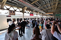 ทางรถไฟนครไถหนานแปลงโฉมครั้งใหญ่ในรอบร้อยปี! เปลี่ยนลานหน้าสถานีรถไฟไถหนานเป็นพื้นที่เดินเท้าภายในสิ้นปีหน้า