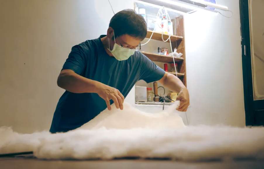 คุณค่าผ้านวมทำมืออยู่ที่ความสบายและคุณภาพ ทำให้ร้านรื่อซิง (日興) ไม่ใช่แค่ร้านร้อยปี แต่คือส่วนหนึ่งของความทรงจำทางวัฒนธรรมที่โอบอุ้มชีวิตผู้คนไต้หวันมากว่าศตวรรษ(photo:vita.tw)