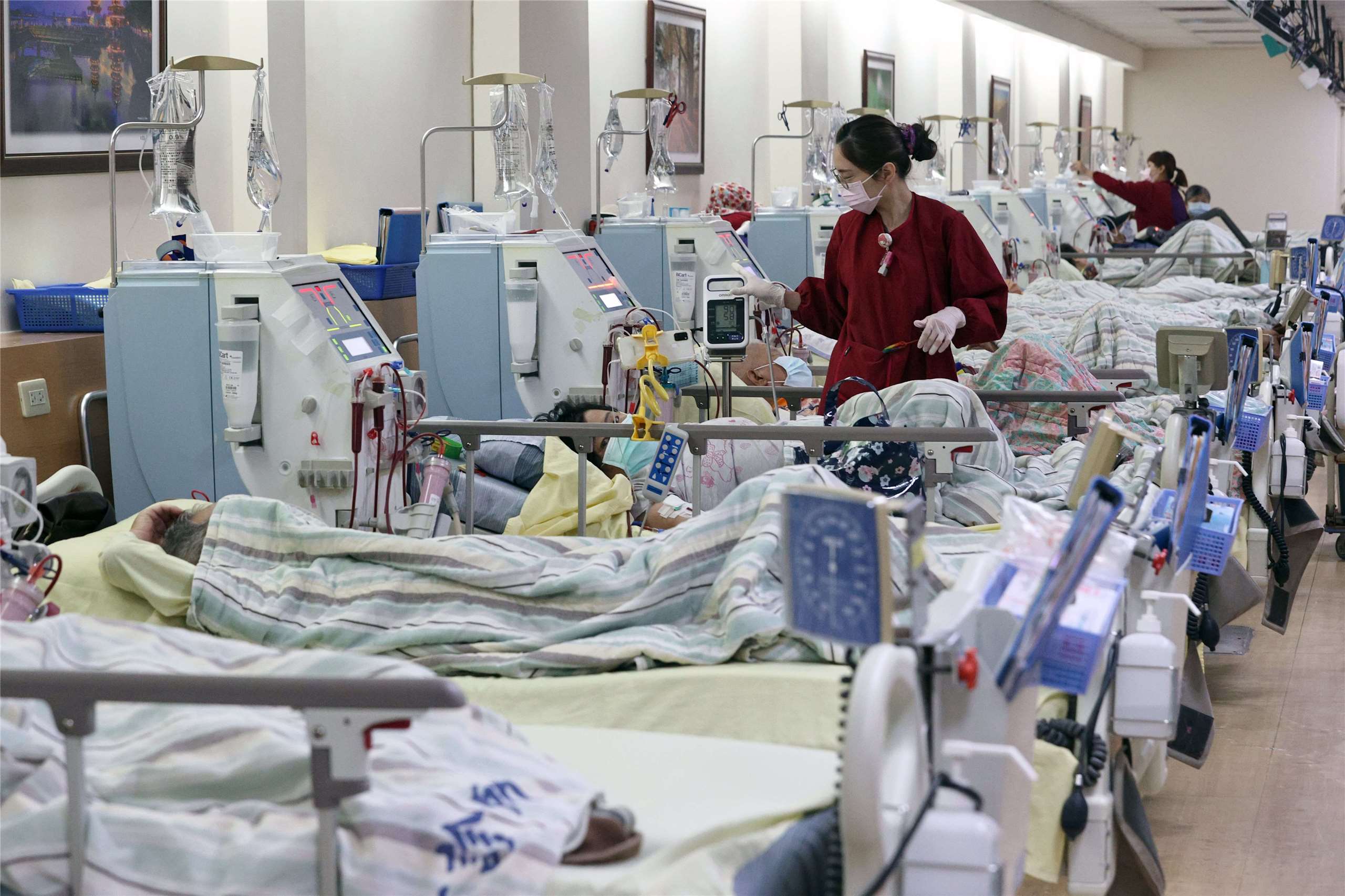 การรักษาโรคไตในไต้หวันปล่อยคาร์บอนสูงถึง 1 ล้านตันต่อปี เทียบเท่าการบินรอบโลก 1,700 เที่ยว (ภาพจาก health.udn)