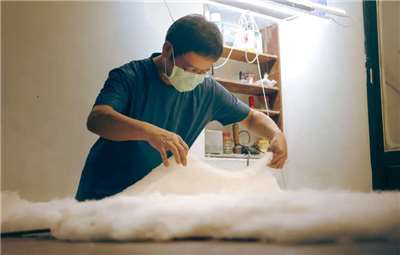 คุณค่าผ้านวมทำมืออยู่ที่ความสบายและคุณภาพ ทำให้ร้านรื่อซิง (日興) ไม่ใช่แค่ร้านร้อยปี แต่คือส่วนหนึ่งของความทรงจำทางวัฒนธรรมที่โอบอุ้มชีวิตผู้คนไต้หวันมากว่าศตวรรษ(photo:vita.tw)