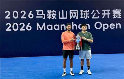 เซี่ยเจิ้งเผิง (เสื้อเขียว) ควงหนุ่มออสเตรเลียเอาชนะคู่หูไทย-สหรัฐฯ ในรอบชิงศึกเทนนิส ITF ที่หม่าอันซานของจีนแผ่นดินใหญ่ (ภาพจาก FB Australian Office in Taipei)