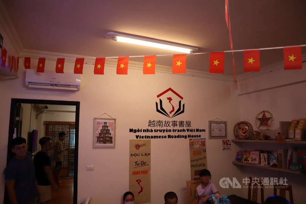 คุณด่าวถีเวย (Dao Thi Que) ผู้ตั้งถิ่นฐานใหม่จากเวียดนาม เจ้าของ "บ้านหนังสือนิทานเวียดนาม" เมืองฮัวเหลียน (ภาพจากCNA)