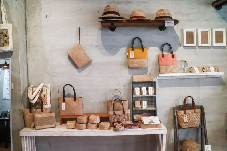 สตูดิโองานหัตถกรรมสานหญ้ากก ตำบลย่วนหลี่ เมืองเหมียวลี่(photo:miaolitravel)