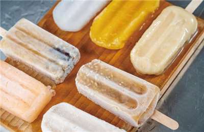 ไอศกรีมแท่งฮากกาดั้งเดิมกว่า 100 ปี ของโรงงานน้ำแข็งอี้ซุ่น(ภาพ:โรงงานน้ำแข็งอี้ซุ่น)
