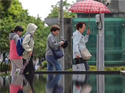 กรมอุตุฯเผย เสาร์นี้ (18 เม.ย.) ลมมรสุมตะวันออกเฉียงเหนือพัดผ่าน ภาคกลาง ภาคเหนือระวังฝนตกหนัก (ภาพ CNA)
