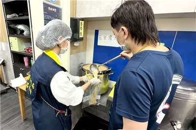 ร้านข้าวกล่องที่นครเถาหยวนทำผู้บริโภคป่วยอาหารเป็นพิษสะสมแล้ว 121 ราย กองอนามัยลงพื้นที่ตรวจสอบแล้ว