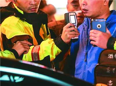 ประชาชนเปลี่ยนไปใช้จักรยานเพื่อเลี่ยงการถูกปรับ 