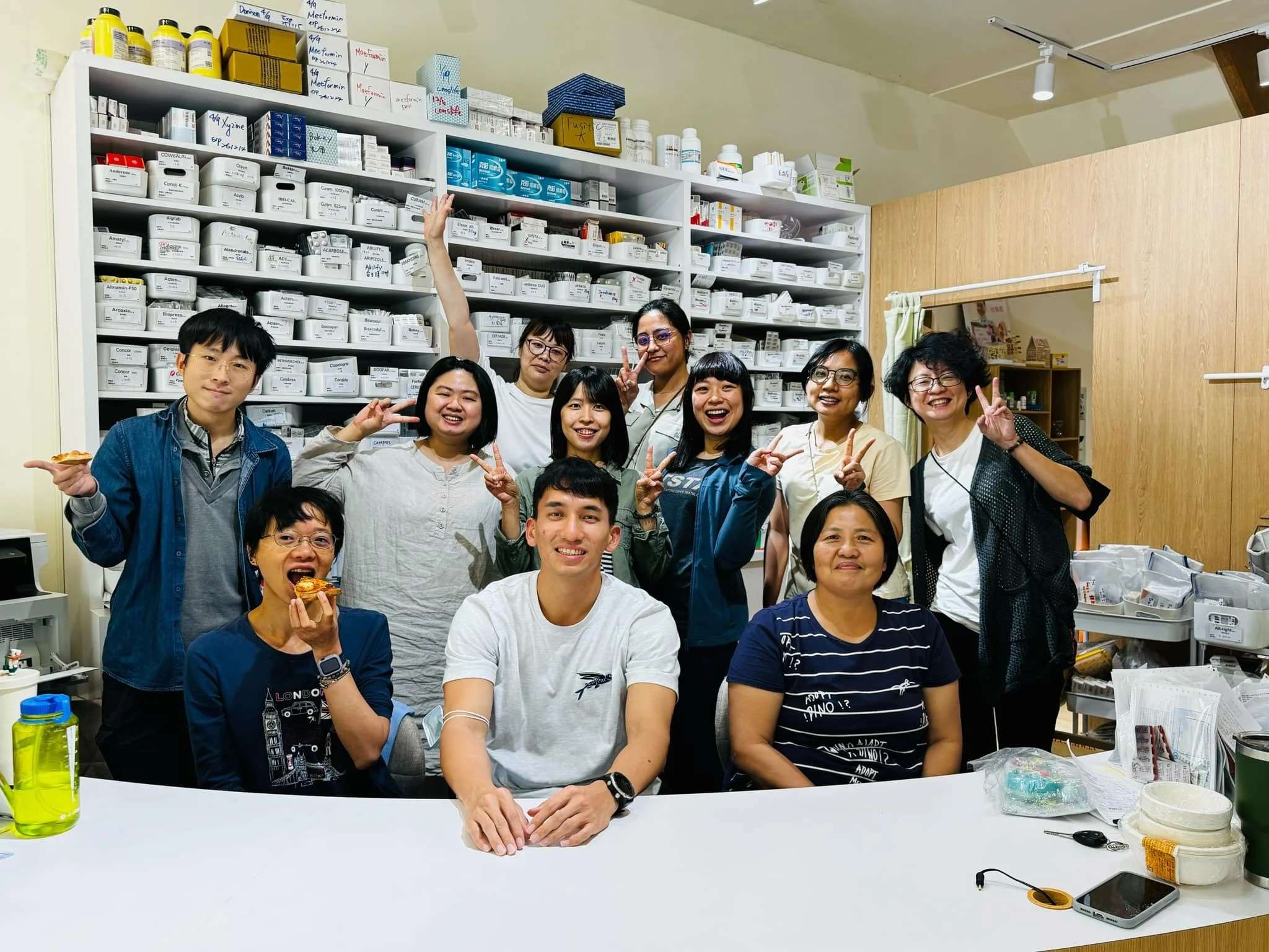 ทีมงานลูม่าคลินิก ที่มา: https://rightplus.org/2025/09/24/ruma-clinic/