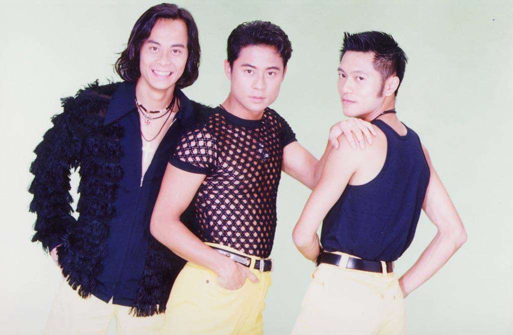 3 หนุ่มเฉาหม่ง วงบอยแบนด์รุ่นเดอะชาวฮ่องกง ที่นำเพลงไทยมาคัพเวอร์เนื้อจีนจนโด่งดังหลายเพลง ติดตามเรื่องราวของเพลงเหล่านี้ไดในช่วง เพลงเก่า...แต่เราเก็ท (ภาพจาก China Times)