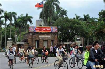 ยอดนักศึกษาอุดมศึกษาไต้หวันลดลง 2.95 แสนคนใน 14 ปี สัดส่วนสายสังคม–มนุษยศาสตร์ลดลงต่อเนื่อง ขณะเทคโนโลยีเพิ่มขึ้น (photo: news.ltn.com.tw)