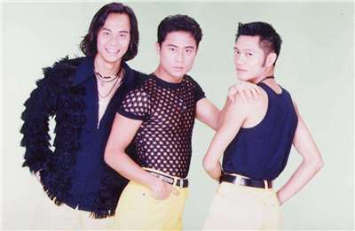 3 หนุ่มเฉาหม่ง วงบอยแบนด์รุ่นเดอะชาวฮ่องกง ที่นำเพลงไทยมาคัพเวอร์เนื้อจีนจนโด่งดังหลายเพลง ติดตามเรื่องราวของเพลงเหล่านี้ไดในช่วง เพลงเก่า...แต่เราเก็ท (ภาพจาก China Times)