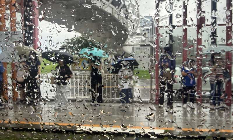 ระวังบาหวี่! ฝนถล่มเหนือ–ตะวันออก เตือนคลื่นยักษ์ซัดชายฝั่ง Photo: CNA, Taiwan
