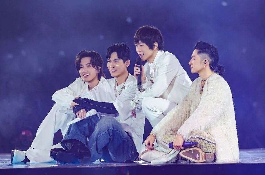 หลังเปิดหัวที่ไทย 3 หนุ่ม F4 กับอาซิ่น และ ทัวร์คอนเสิร์ต F✦FOREVER รอบอาเซียน ปิดฉากที่สิงคโปร์อย่างงดงาม (ภาพจาก B'in Music)