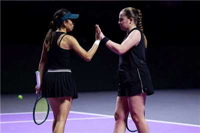 เซี่ยสูเวย ควงคู่หมวยโอ สาวลัตเวีย ไปไม่ถึงดวงดาว ตกรอบรองฯ ศึกเทนนิสหญิง WTA ที่แคนาดา (ภาพจากรอยเตอร์ส)