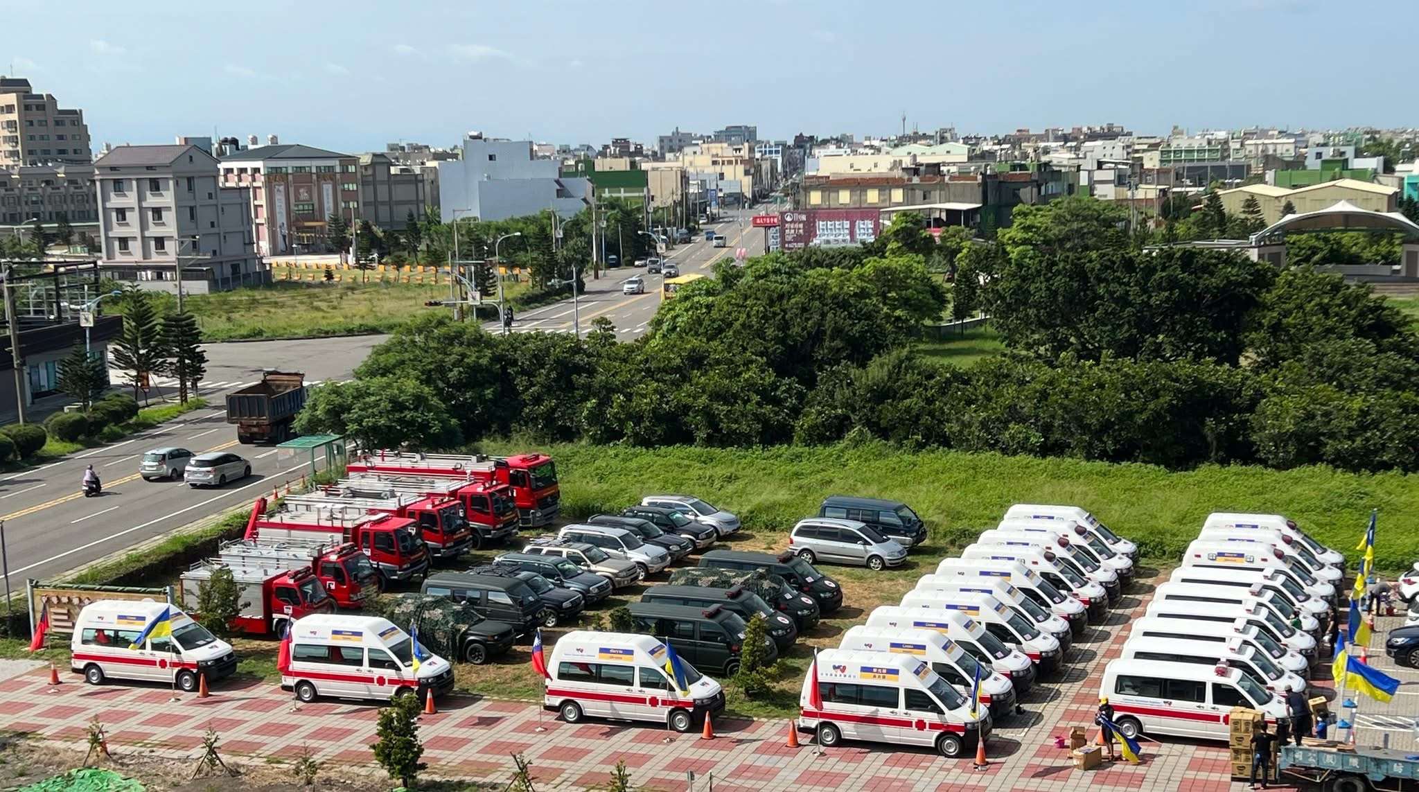 Фото: Попередня партія медичної та рятувальної техніки для України. (Facebook-сторінка TACA)