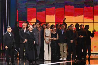 Фото: Творча команда фільму «Туманність» отримує нагороду «Золотий кінь». (Taipei Golden Horse Awards)