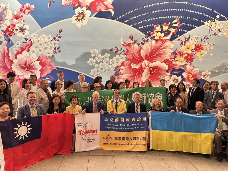 Фото: делегація NATMA на зустрічі з українцями США 13 серпня. (CNA)