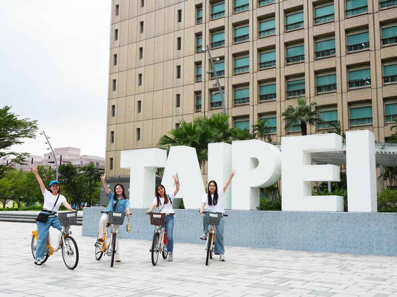 Фото: Пройшовши шлях модернізації від моменту запуску у 2012 році, нині YouBike вважається однією з найуспішніших систем громадських велосипедів у світі. (Департамент транспорту міської адміністрації Тайбею)