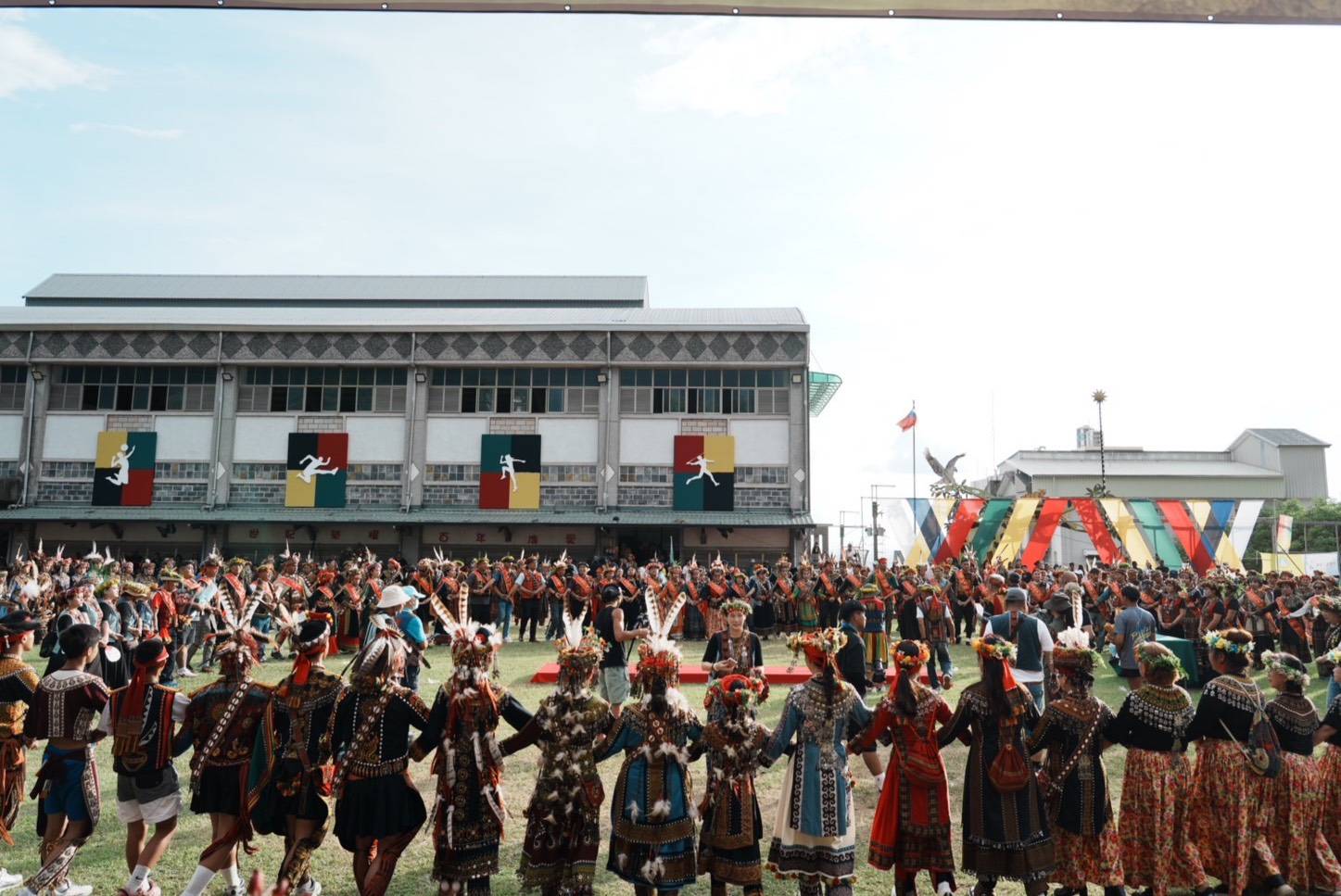 Фото: Церемонія відкриття «Ігор до свята врожаю» в селищі Саньдімень повіту Піндун. (Рада у справах корінних народів)