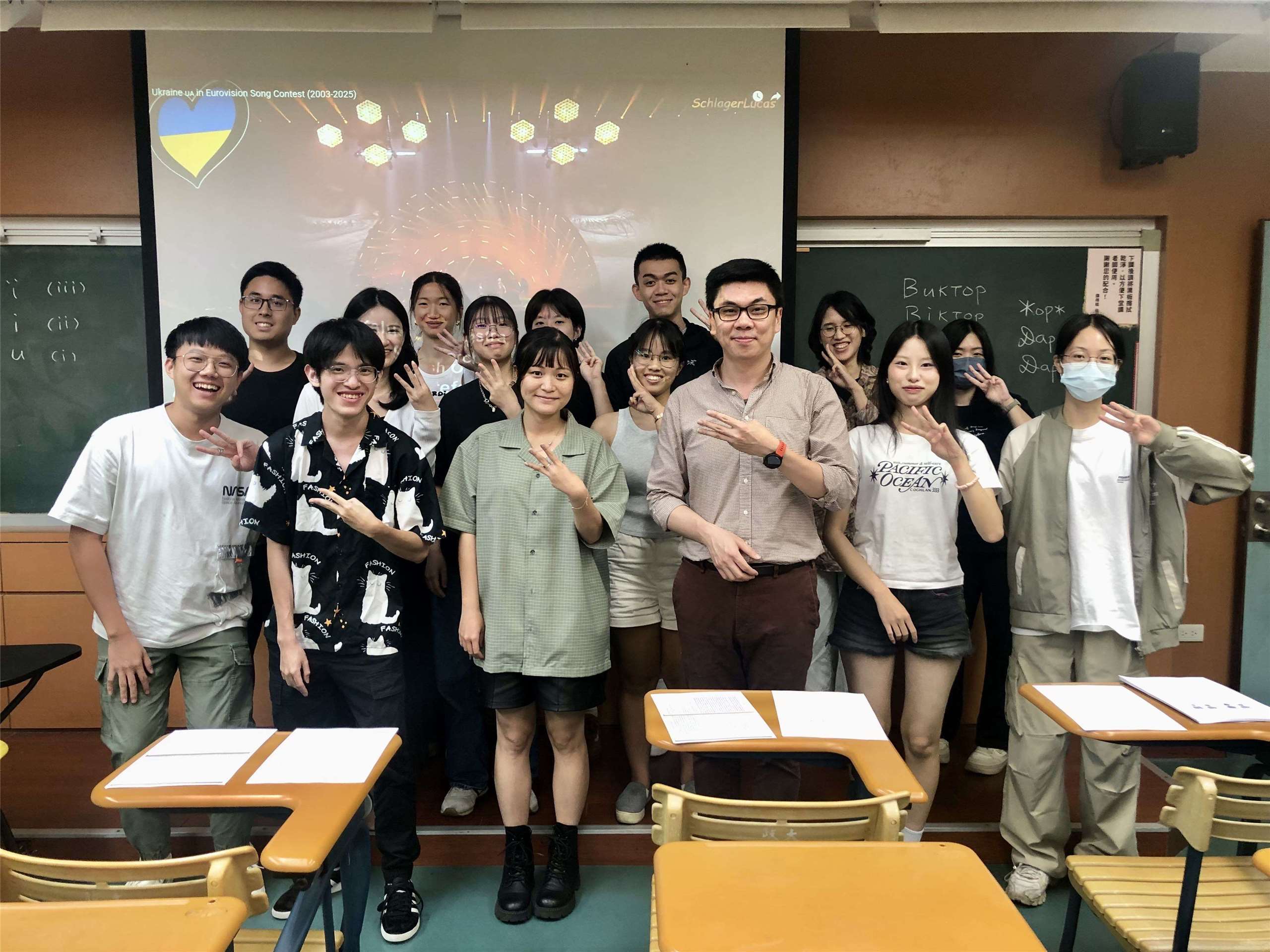 Фото: Студенти з викладачем Ю-Суанем Су 