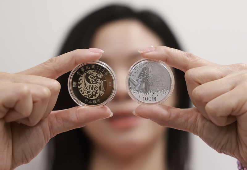 Фото: Центральний банк 6 січня розпочинає продаж памʼятних монет до року коня. (CNA)