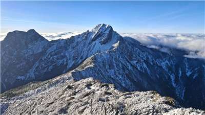 Засніжена вершина гори Юйшань. (Фото: Facebook-сторінка Центрального метеорологічного управління)
