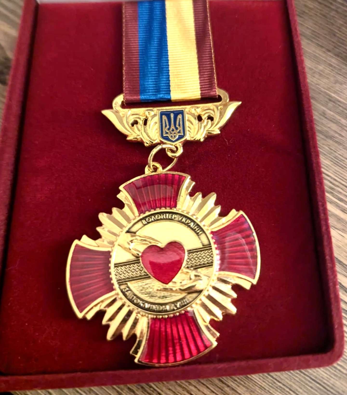 Відзнака за волонтерську службу від 46 ОДШБр для руху «Taiwan Stands With Ukraine». (Фото: TSWU)