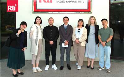 Генеральна секретарка НАКО Олена Трегуб (друга праворуч) під час візиту громадських діячів до Rti