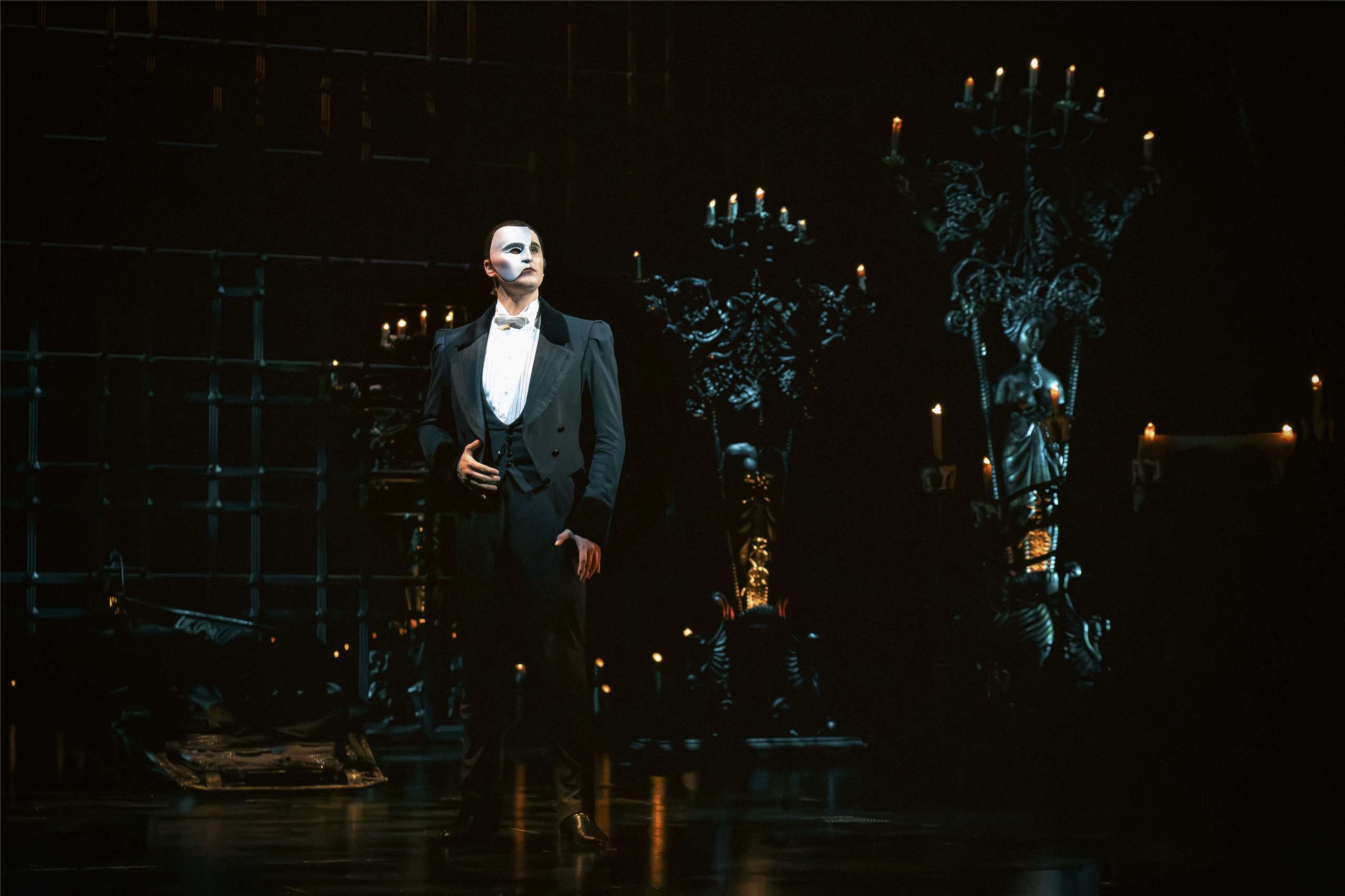 Сцена з мюзиклу «Привид опери». (Фото: KHAM Inc).