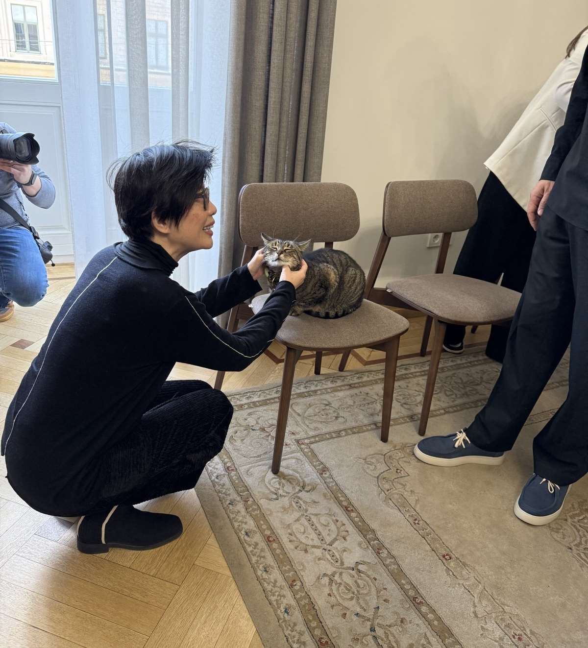 Шерил Лай із «котячим мером» Львова Левчиком. (Rti)