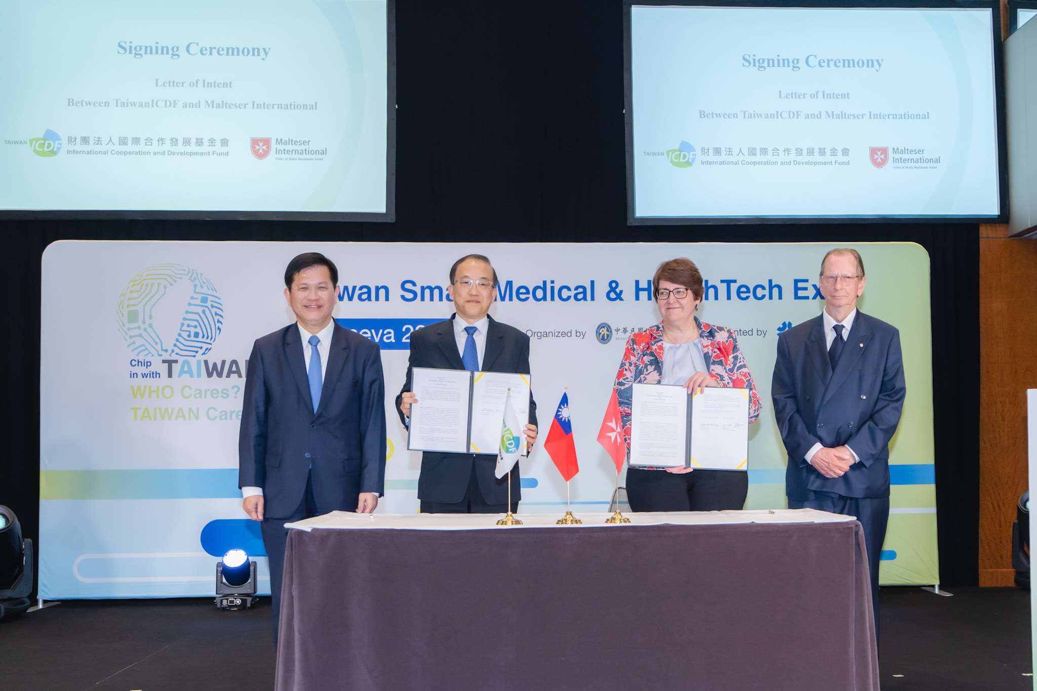 TaiwanICDF і Мальтійський Орден підписують меморандум про спільну програму допомоги Україні. (Фото: Facebook-сторінка Ліня Цзялуна)