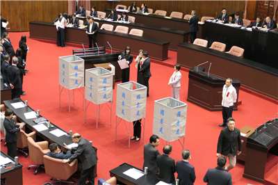Голосування щодо імпічменту президента Лая Цінде в Законодавчому юані 19 травня. (Фото: Чжао Ваньчунь)