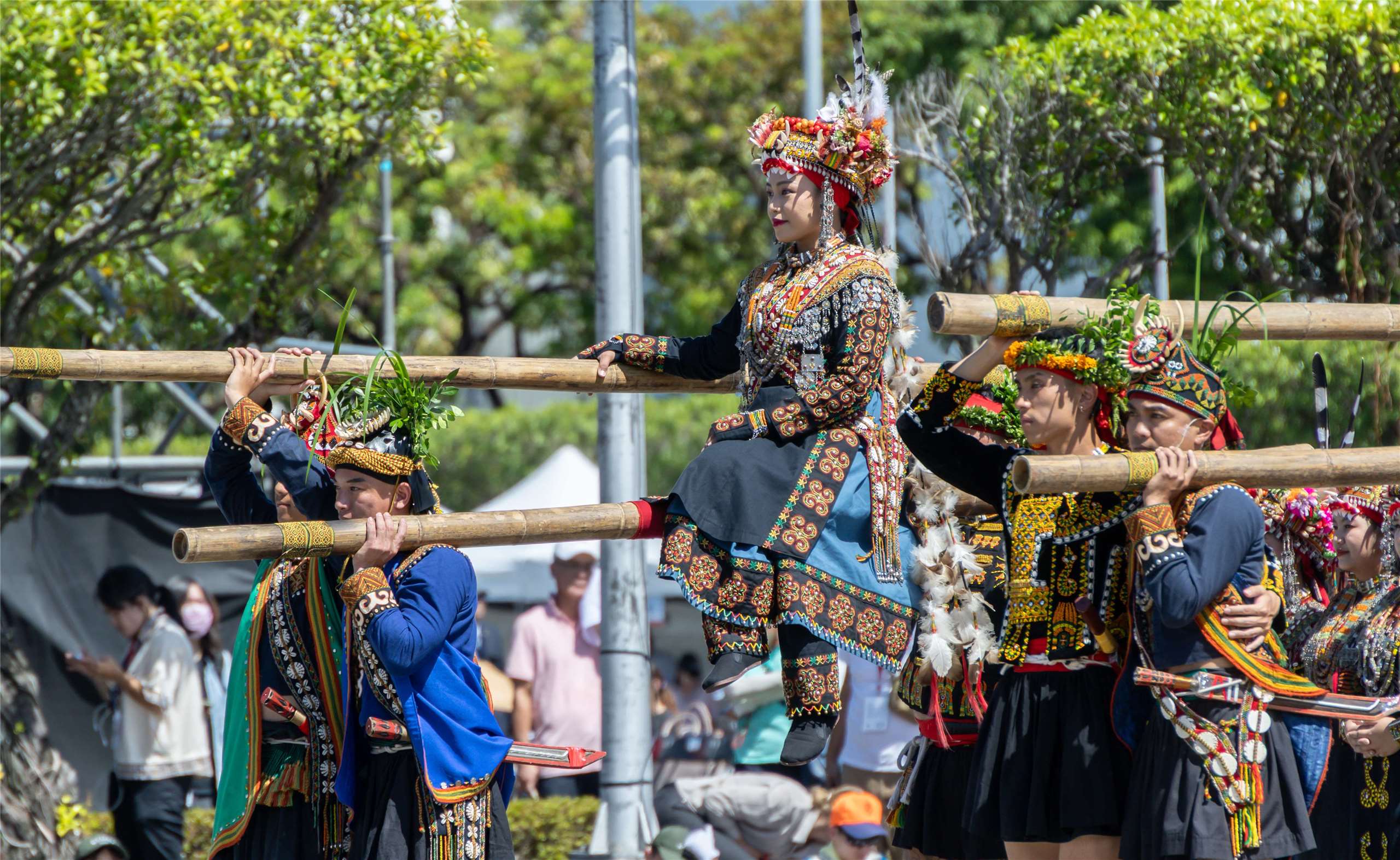 Творча група «Налуван» Молодіжної асоціації корінних народів повіту Піндун. (Фото: Офіс президента)