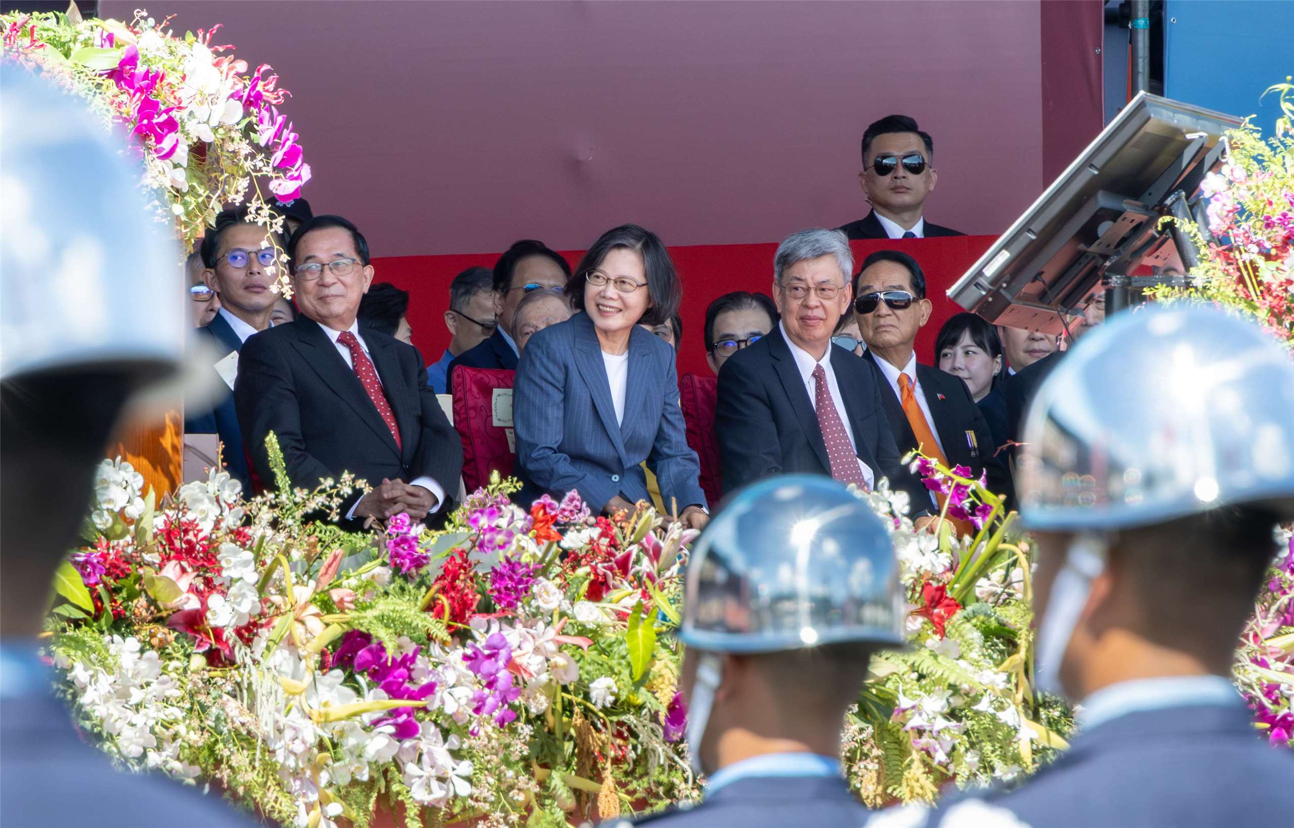 Колишні президенти Тайваню Чень Шуйбянь (зліва) та Цай Інвень (по центру), та колишній премʼєр-міністр Чень Цзяньжень (справа). (Фото: Офіс президента)