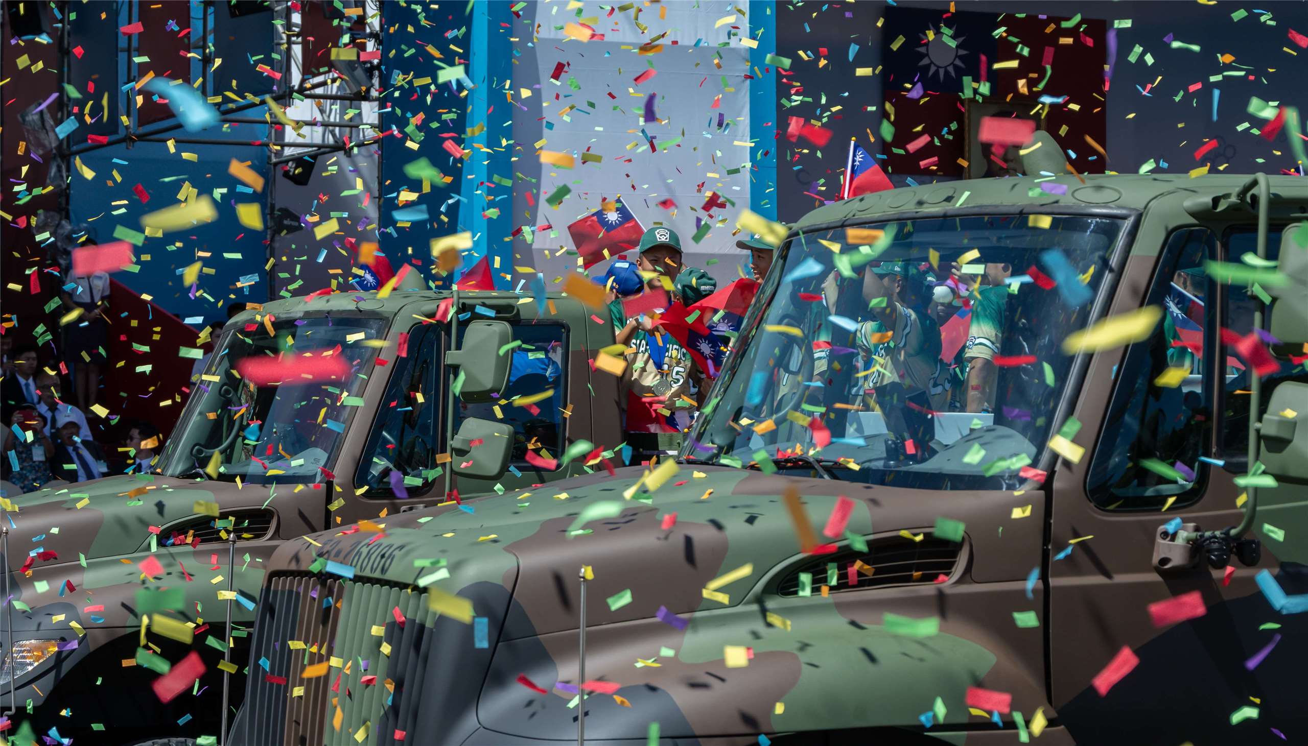 Парад військової техніки. (Фото: Офіс президента)