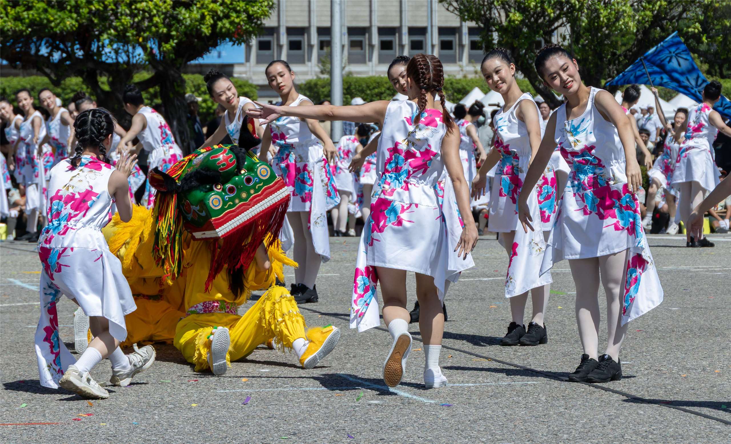 Танцювальна трупа Ради у справах народу Хакка. (Фото: Офіс президента)