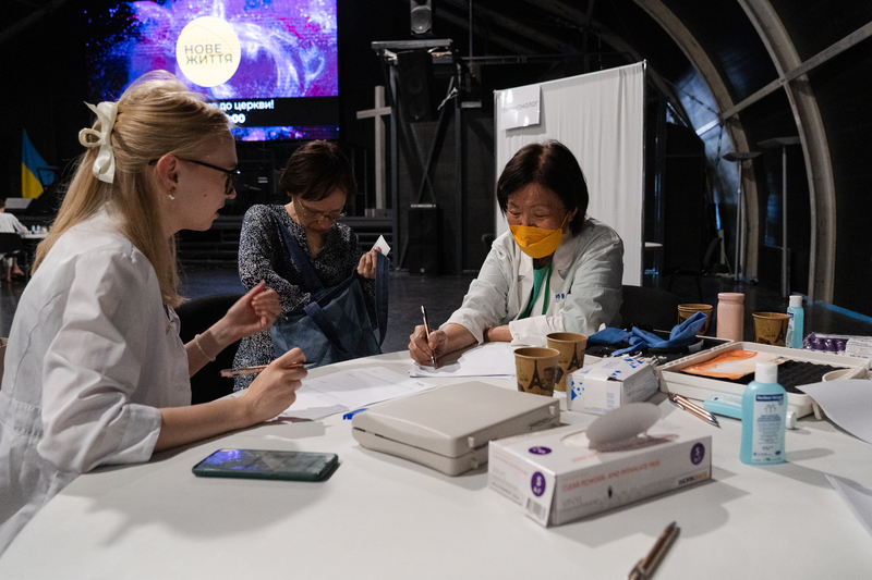 Фото: Консультація в мобільному медичному пункті (CNA)