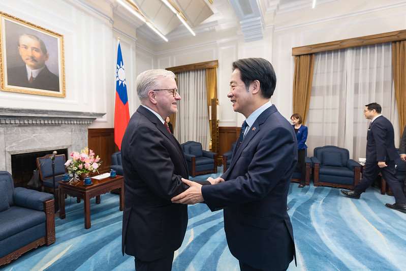 Фото: депутат Європейського парламенту Міхаель Ґалер під час зустрічі з президентом Лаєм Цінде 6 січня. (Офіс президента)