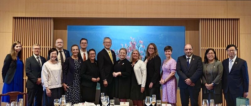 Tiếp phái đoàn Nghị sĩ Quốc hội Thụy Điển, Ngô Chí Trung: là đối tác giá trị quan trọng. (Ảnh: Bộ Ngoại giao)