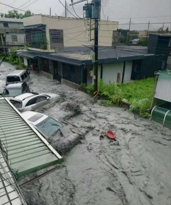 Sự cố tràn hồ chắn Mataian dẫn đến thảm họa lũ lụt gây thiệt hại nặng nề cho xã Quang Phục huyện Hoa Liên (Ảnh: Trung tâm ứng biến thiên tai Trung ương) 